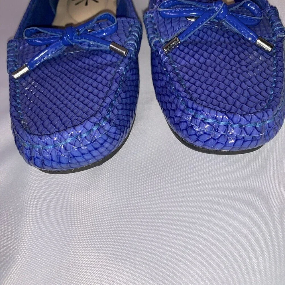 Isaac Mizrahi loafers  blue snake skin loafers/flats SZ 6 comfort slip on shoes